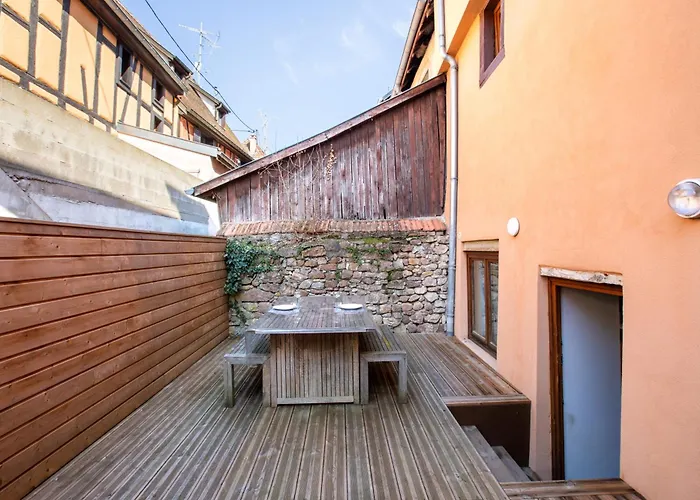 Nouveau La Terrasse Des Remparts A דירה אגויסהיים